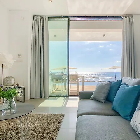 Lara Villa