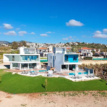 Lara Villa