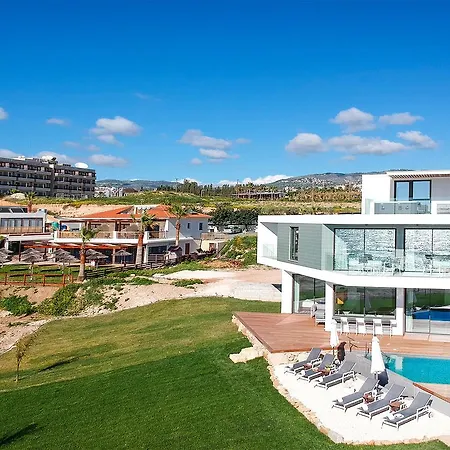 Lara Villa